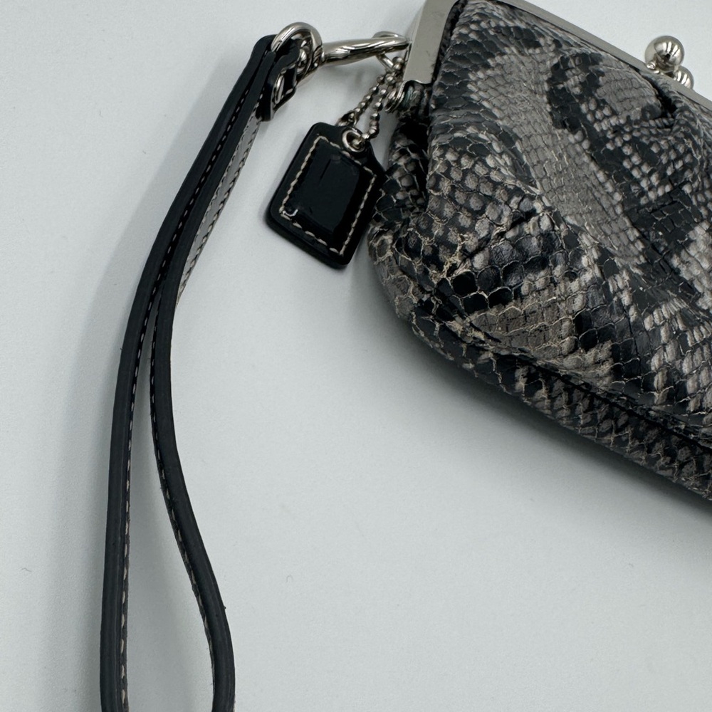 Coach Snakeskin KISSLOCK Clutch with Leather Wristlet & Hang Tag - Picture 3 of 12